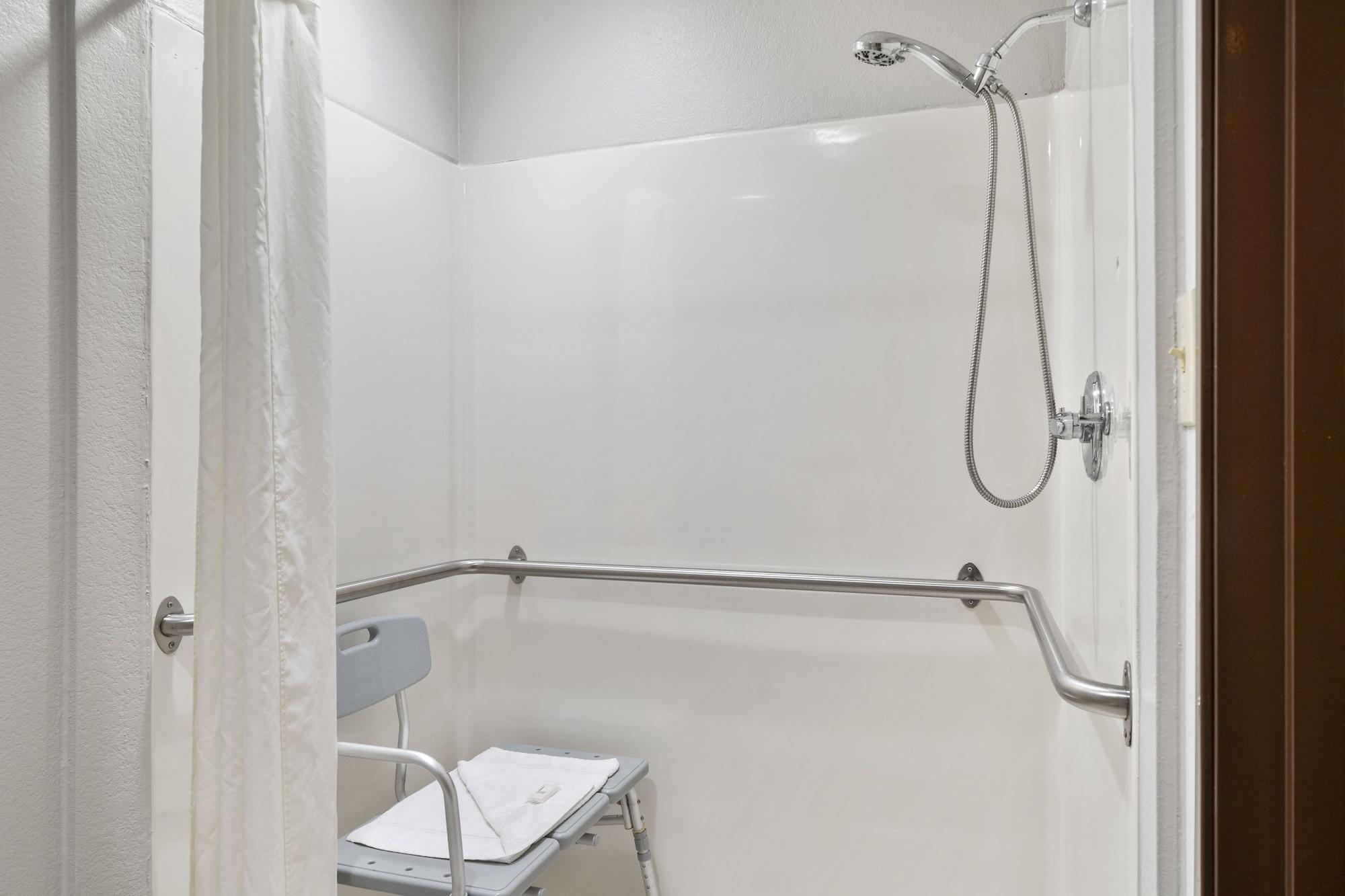ซูเปอร์ 8 บาย วินด์แฮม เมาท์เวอร์นอน Hotel ภายนอก รูปภาพ