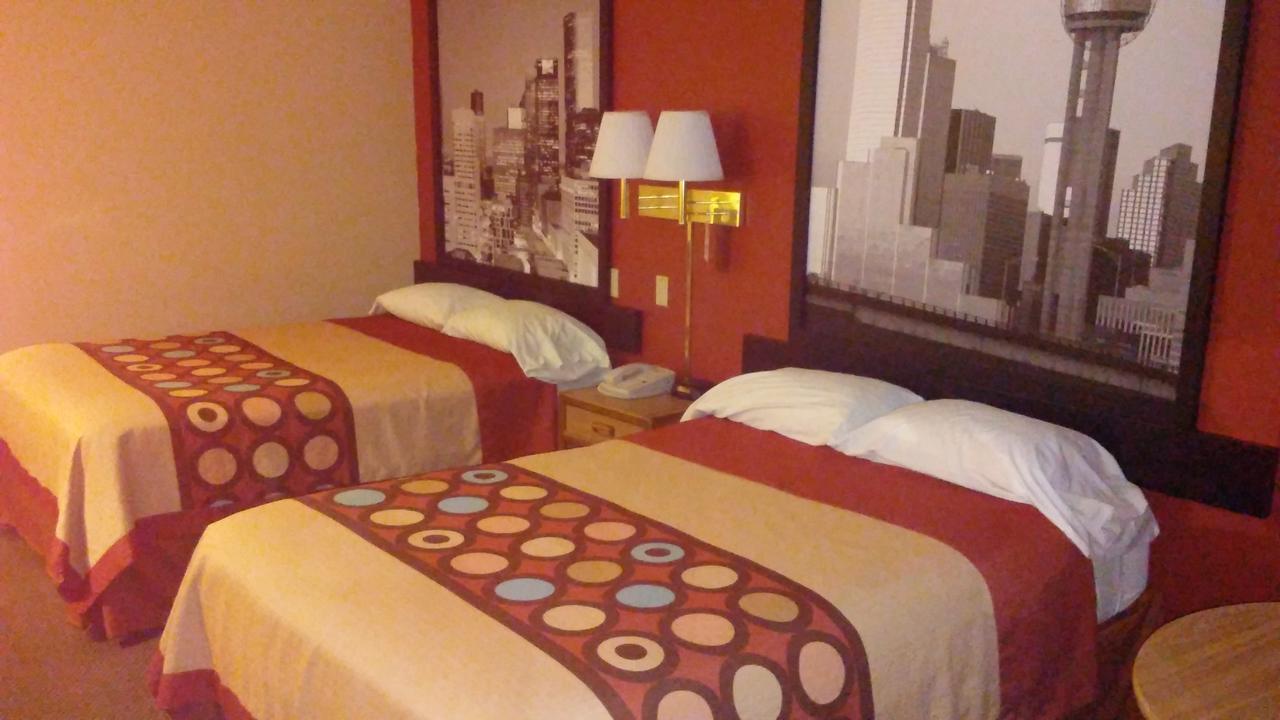 ซูเปอร์ 8 บาย วินด์แฮม เมาท์เวอร์นอน Hotel ภายนอก รูปภาพ