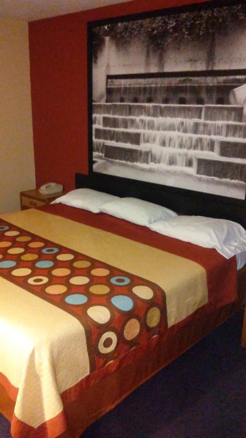 ซูเปอร์ 8 บาย วินด์แฮม เมาท์เวอร์นอน Hotel ภายนอก รูปภาพ