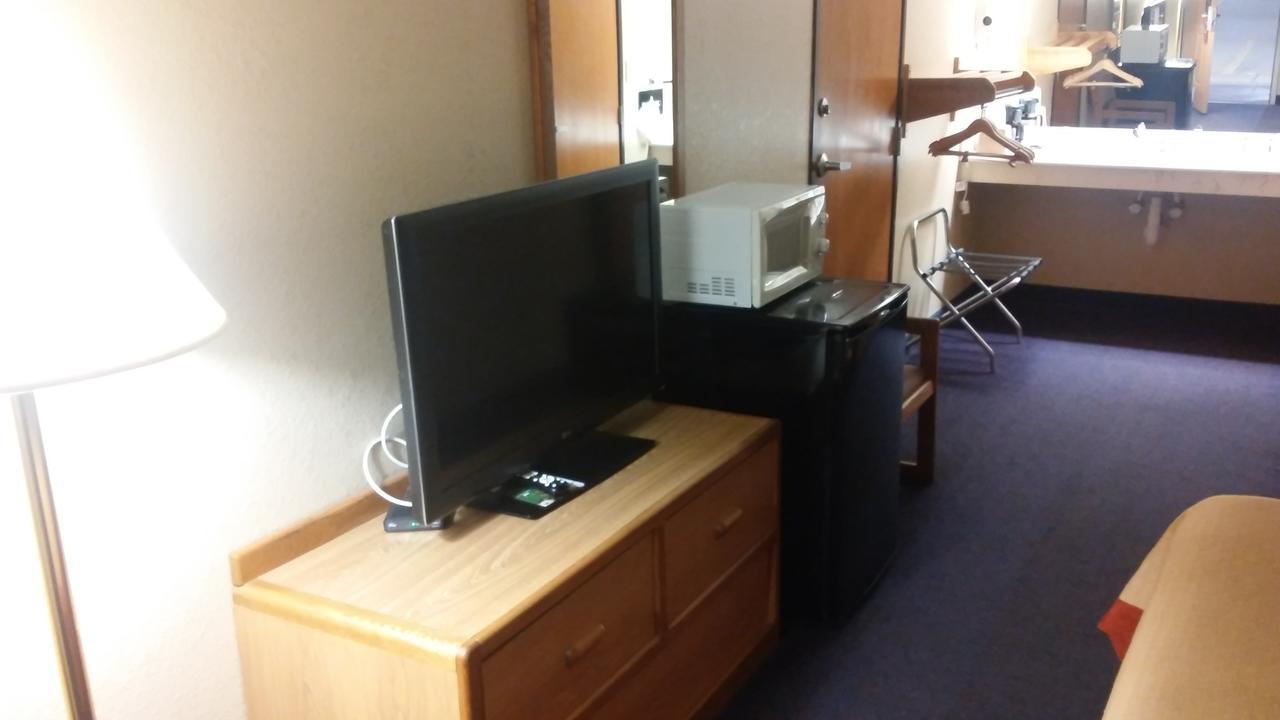ซูเปอร์ 8 บาย วินด์แฮม เมาท์เวอร์นอน Hotel ภายนอก รูปภาพ