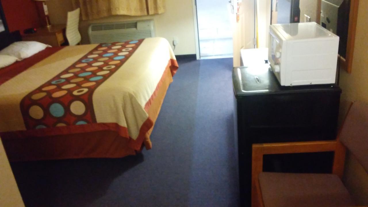 ซูเปอร์ 8 บาย วินด์แฮม เมาท์เวอร์นอน Hotel ภายนอก รูปภาพ